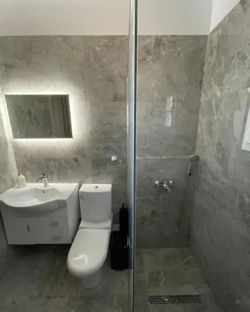 Athina And Apartmanhotel 2*