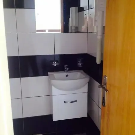 Apart Otel Athina And 2*